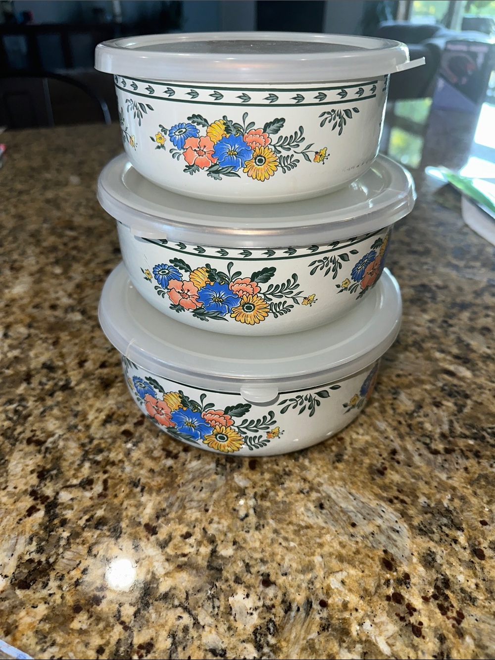 Floral Enamel Mixing Bowls with Clear Snap Lids - White - Picture 4 of 6
